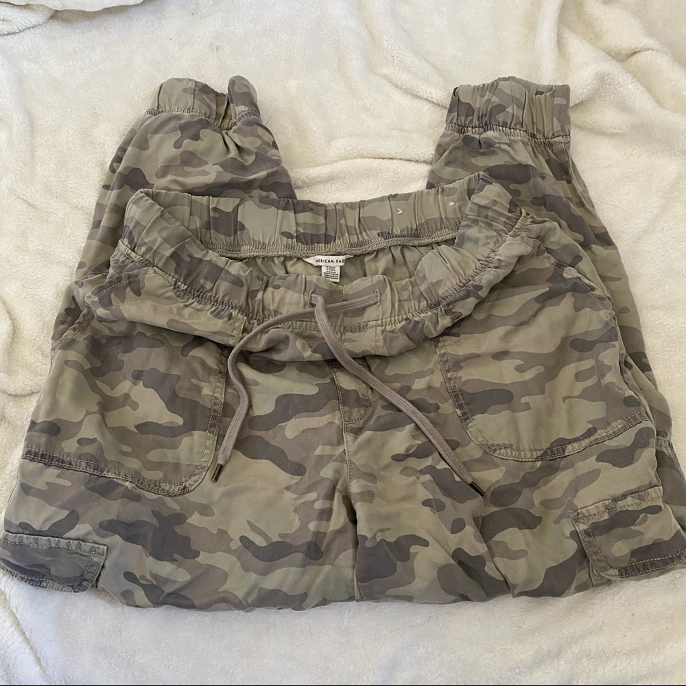 American Eagle Camo Jogger Sz Large!! 😍😍